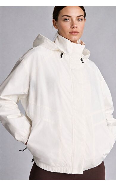 DeFacto Rüzgar Geçirmez Regular Fit Reglan Kollu Kapüşonlu Yağmurluk