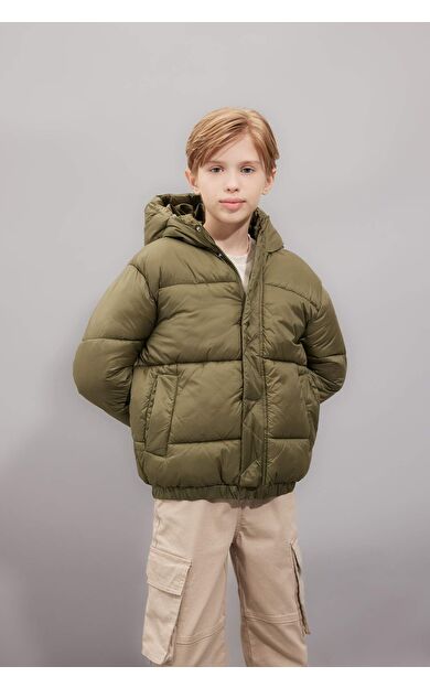 DeFacto Erkek Çocuk Su İtici Kapüşonlu Fermuarlı Çıtçıt Kapamalı Cepli Mont C5474A824WNKH450