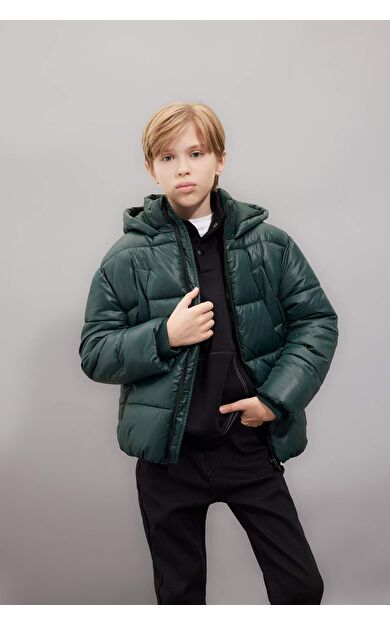 DeFacto Erkek Çocuk Su İtici Kapüşonlu Fermuarlı Cepli Şişme Mont C5565A824WNGN715