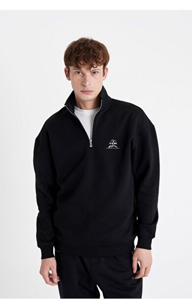 DeFacto Comfort Regular Fit Rahat Kalıp Fermuarlı Dik Yaka Baskılı Sweatshirt C6132AX25SPBK81