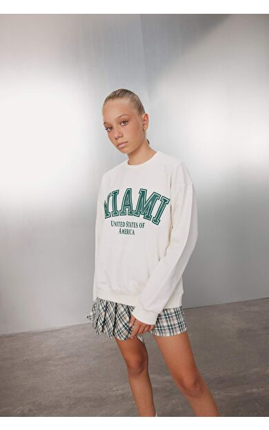 DeFacto DeFactoFit Kız Çocuk Relax Fit Bisiklet Yaka Baskılı Sweatshirt C6868A824AUER99