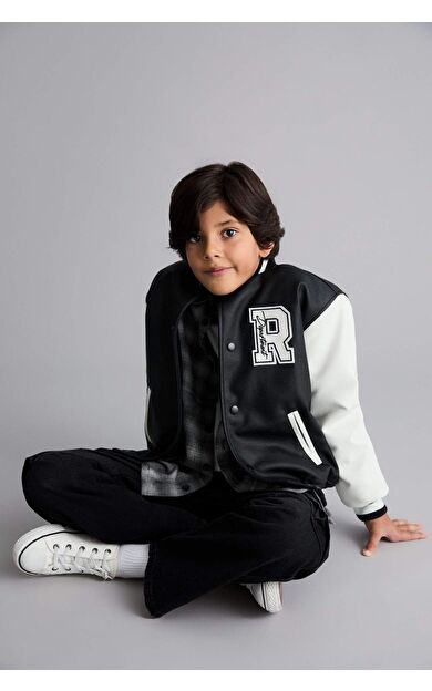 DeFacto Erkek Çocuk Okul Su İtici Kolej Yaka Fermuarlı Çift Cepli Mevsimlik Suni Deri Bomber Mont Ceket