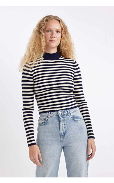 Fitted Çizgili Yarım Balıkçı Yaka Triko Kazak