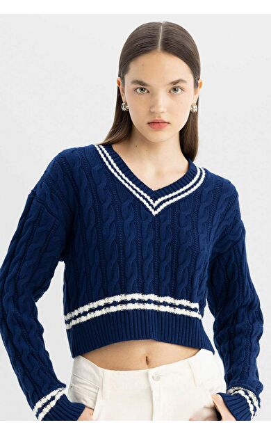 Kadın Coool Regular Fit V Yaka Saç Örgülü Çizgi Detaylı Triko Kazak C7321AX24WNNV31
