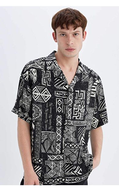 DeFactoFit Regular Fit Apaş Yaka Baskılı Viskon Kısa Kollu Gömlek C7686AX24SMBK81