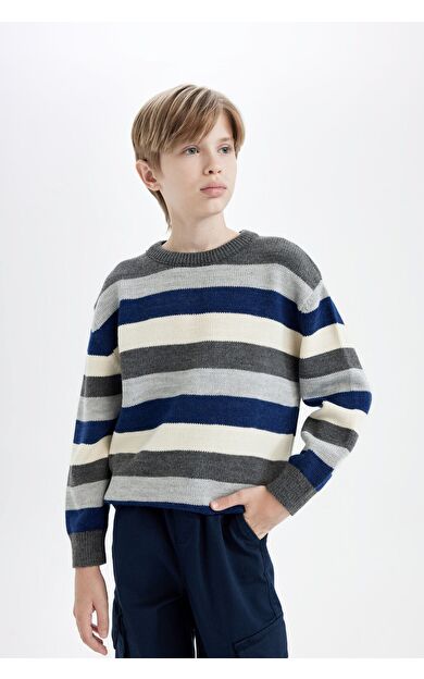 DeFacto Erkek Çocuk Regular Fit Bisiklet Yaka Triko Kazak C8114A824WNNV168