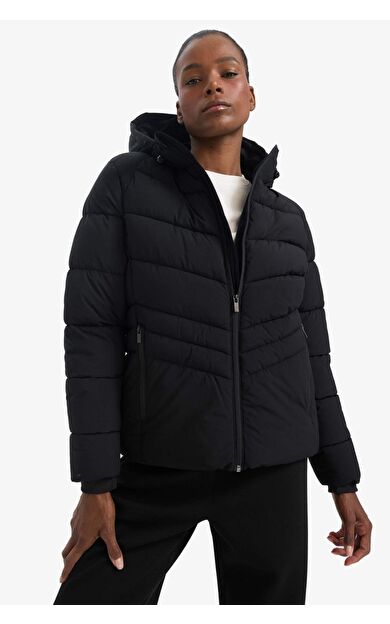 DeFactoFit Su İtici Regular Fit Kapüşonlu Fermuarlı Cepli Mont