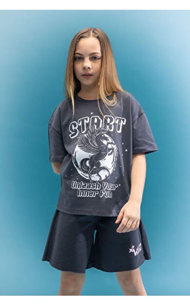 DeFactoFit Kız Çocuk Relax Fit Bisiklet Yaka Baskılı Kısa Kollu Tişört C8711A824SMAR31