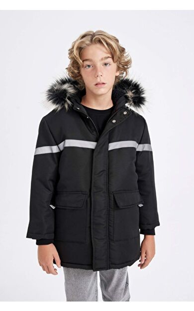 DeFacto Erkek Çocuk Çıkarılabilir Suni Kürk Yaka Kapüşonlu Pelüş Astar Parka C8786A824WNBK27