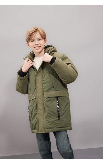 DeFacto Erkek Çocuk Su İtici Kapüşonlu Fermuarlı Cepli Pelüş Astar Parka