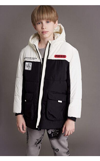 DeFacto Erkek Çocuk Su İtici Kapüşonlu Fermuarlı Cepli Polar Astarlı Mont C9036A824WNBK27