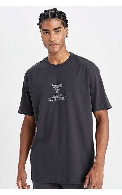 DeFacto DeFactoFit NBA Chicago Bulls Boxy Fit Bisiklet Yaka Kısa Kollu Tişört C9264AX24AUAR231