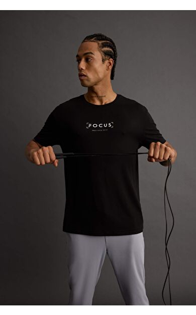 DeFactoFit Standart Fit Bisiklet Yaka Baskılı Kısa Kollu Tişört C9268AX25AUBK81