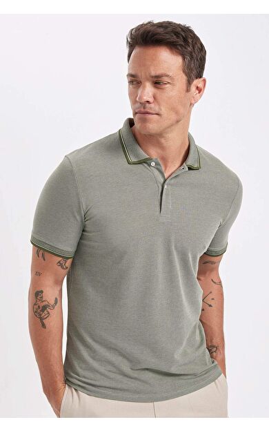 DeFacto Slim Fit Kıvrılmaz Polo Yaka Kol Bantlı Pamuklu Tişört D0033AXNSKH210