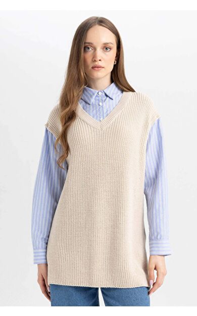 Kadın Regular Fit V Yaka Yandan Yırtmaç Detaylı Triko Süveter Tunik
