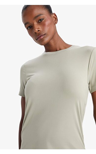 DeFactoFit Standart Fit Bisiklet Yaka Sporcu Basic Düz Kısa Kollu Tişört D2296AX25AUKH418