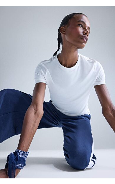 DeFactoFit Standart Fit Bisiklet Yaka Sporcu Kısa Kollu Tişört D2296AX25SPER105