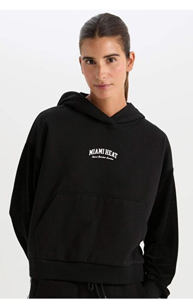 DeFacto DeFactoFit NBA Miami Heat Kapüşonlu Kalın Kumaş Sweatshirt
