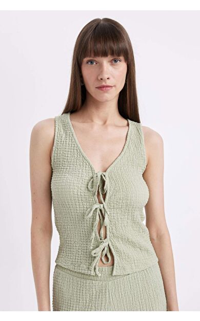 Slim Fit V Yaka Bürümcük Önü Bağlamalı Kolsuz Bluz