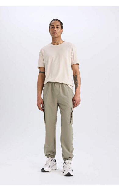 DeFactoFit Sporcu Jogger Eşofman Altı Slim Fit Dar Kesim Dokuma Kargo Cepli Standart Paça D3884AX24WNKH465