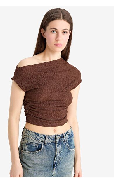 DeFacto Slim Fit Dar Kesim Tek Omuzlu Bürümcük Kısa Kollu Tişört D4414AX25SMBN167