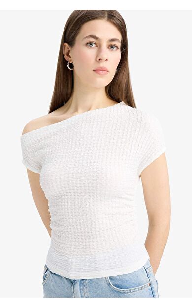 DeFacto Slim Fit Dar Kesim Tek Omuzlu Bürümcük Kısa Kollu Tişört D4414AX25SMER105