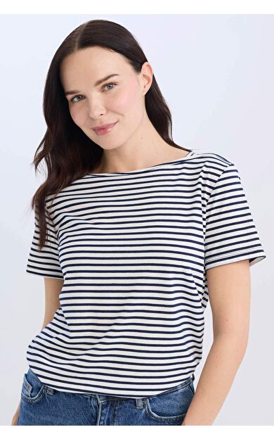 DeFacto Regular Fit Kayık Yaka Kısa Kollu Tişört D4534AX24AUNV207