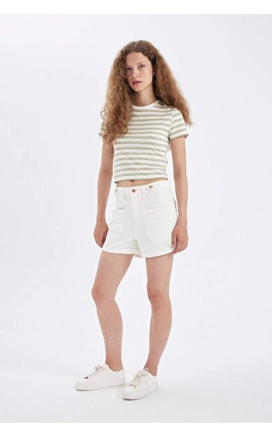 DeFacto Mom Fit Yüksek Bel Katlamalı Paça Jean Şort D4585AX24HSWT1