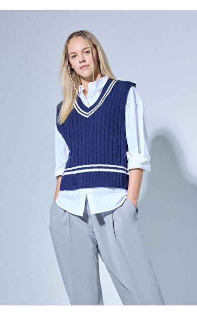 DeFacto Okula Dönüş Coool Regular Fit V Yaka Yelek D4686AX25WNNV37