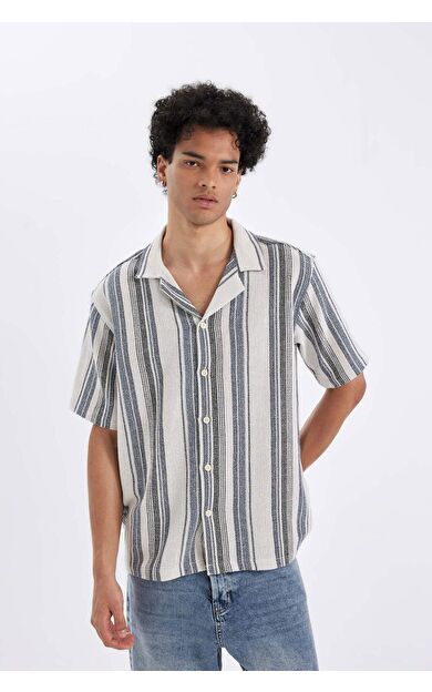 DeFacto DeFactoFit Regular Fit Apaş Yaka Kısa Kollu Gömlek D4723AX24HSNV239