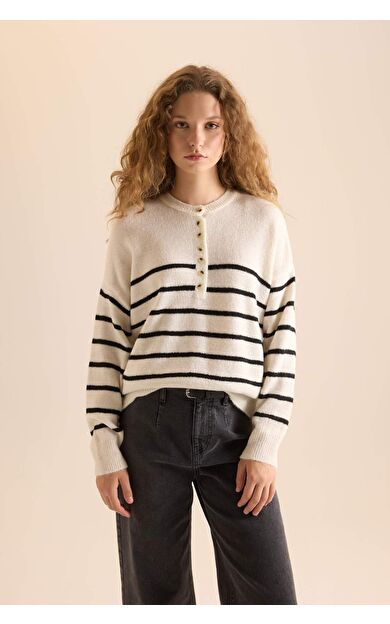 DeFacto Relax Fit Düğmeli Yaka Triko Kazak D4913AXNSER105