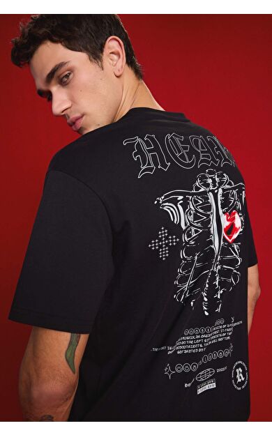 DeFacto Boxy Fit Bisiklet Yaka Sırt Baskılı Kısa Kollu Tişört D5160AX25SPBK81