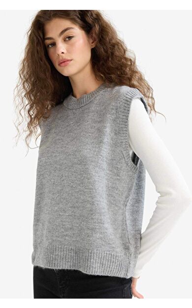 DeFacto Regular Fit Basic Düz Bisiklet Yaka Triko Süveter D5364AX25WNGR422