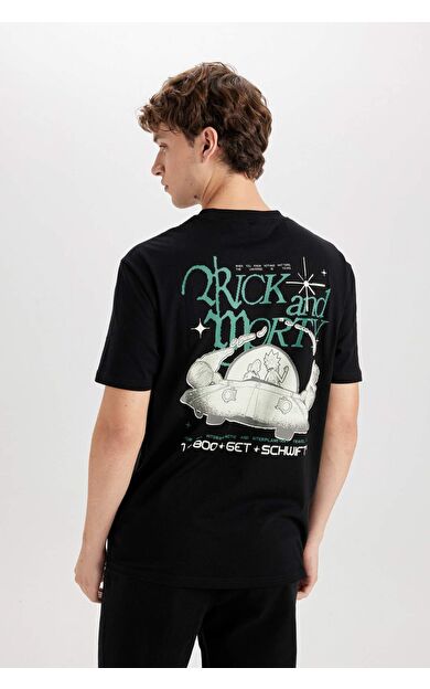 DeFacto Rick and Morty Regular Fit Bisiklet Yaka Sırt Baskılı Kısa Kollu Tişört D5467AX25SPBK81