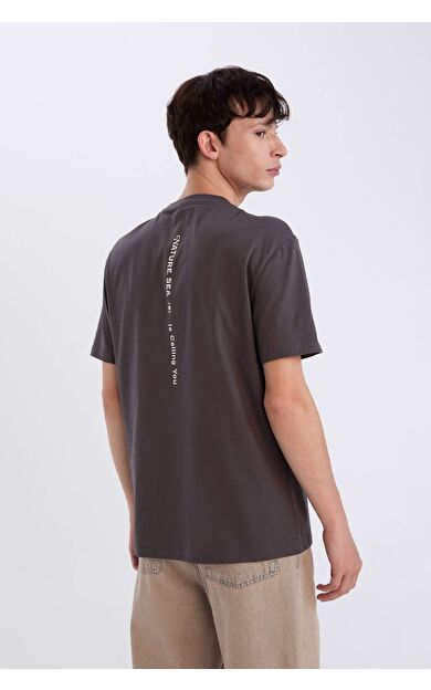 DeFacto Regular Fit Bisiklet Yaka Sırt Baskılı Kısa Kollu Tişört D5560AX25SPAR104