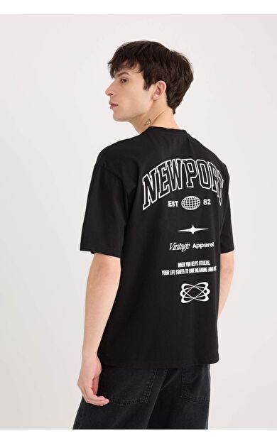 DeFacto Boxy Fit Bisiklet Yaka Sırt Baskılı Kısa Kollu Tişört D5571AX25SPBK81