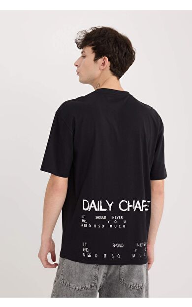 DeFacto Boxy Fit Bisiklet Yaka Sırt Baskılı Kısa Kollu Tişört D5583AX25SPBK81