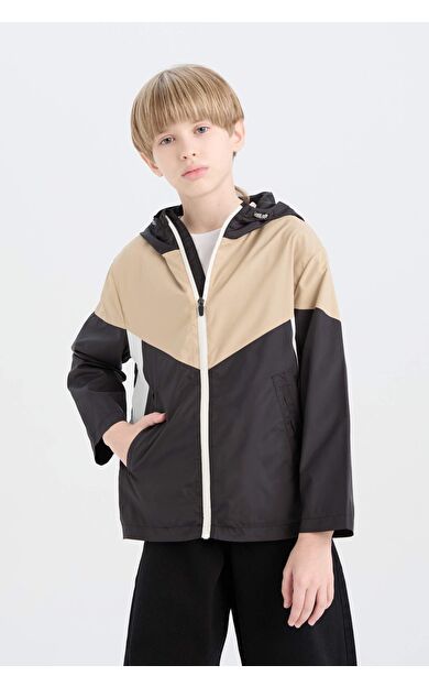 DeFacto Erkek Çocuk Su İtici Kapüşonlu Fermuarlı Cepli Yağmurluk D5921A825SPBK27