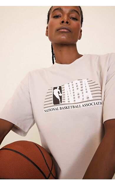 DeFactoFit NBA Wordmark Oversize Geniş Kalıp Bisiklet Yaka Sporcu Pike Kısa Kollu Tişört