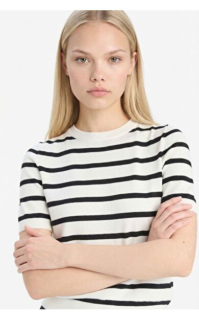 Regular Fit Bisiklet Yaka Çizgili Kısa Kollu Kazak