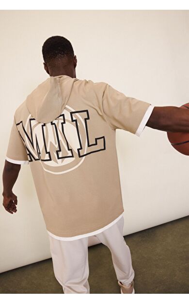 DeFacto DeFactoFit NBA Milwaukee Bucks Oversize Geniş Kalıp Kapüşonlu Sporcu Kısa Kollu Tişört D6708AX25SPBG769