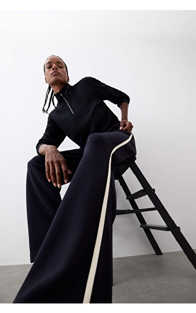 DeFactoFit Oversize Geniş Kalıp Yarım Fermuarlı Dik Yaka Modal Sporcu Sweatshirt D7126AX25AUBK81