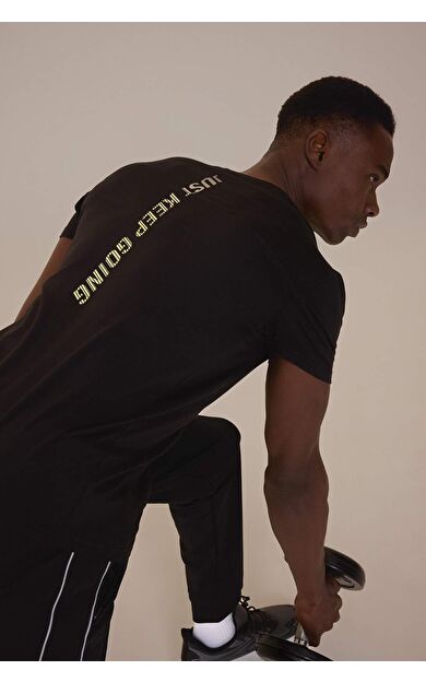 DeFactoFit Standart Fit Bisiklet Yaka Sırt Baskılı Baskılı Sporcu Kısa Kollu Tişört D7304AX25SPBK81