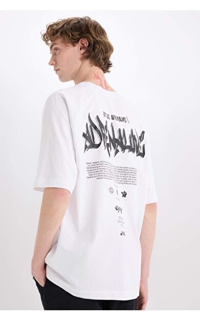 DeFacto Loose Fit Bisiklet Yaka Sırt Baskılı Kısa Kollu Tişört D7356AX25SPWT34