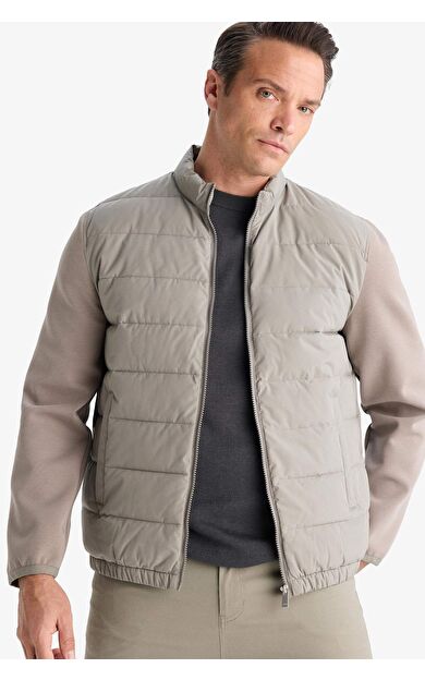 DeFacto Slim Fit Dar Kesim Dik Yaka Lastikli ve Fermuarlı Su Geçirmez Mont D7532AX25AUGR3