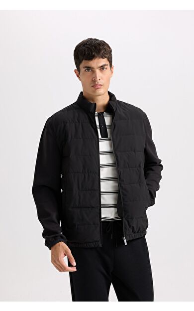 DeFacto Slim Fit Dar Kesim Dik Yaka Lastikli ve Fermuarlı Su Geçirmez Mont D7532AX25SPBK27