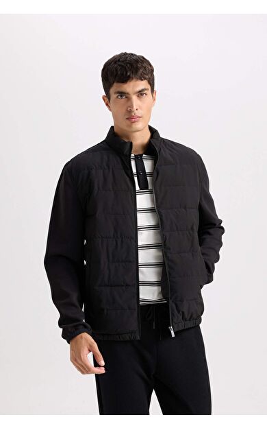 DeFacto Slim Fit Dar Kesim Dik Yaka Lastikli ve Fermuarlı Su Geçirmez Mont D7532AX25SPBK27