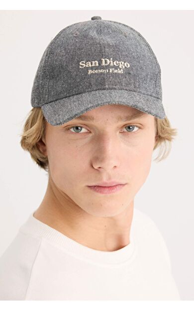 DeFacto Erkek Etiket Baskılı Dokuma Beyzbol Basketbol Şapkası D7821AX25SMBK23