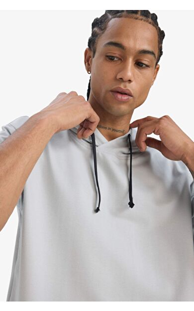 DeFactoFit Standart Fit Kapüşonlu Baskılı Sporcu Kısa Kollu Tişört D8017AX25SPGR91