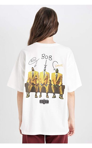 DeFacto Coool Beetlejuice Oversize Fit Geniş Kalıp Bisiklet Yaka Baskılı Kısa Kollu Tişört D8361AX24AUWT32